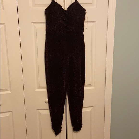 Beautiful sparkly burgundy jumpsuit - Picture 3 of 9
